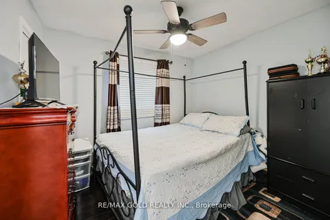 7296 Sigsbee Drive, ON L4T 4A2