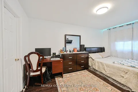 7296 Sigsbee Drive, ON L4T 4A2