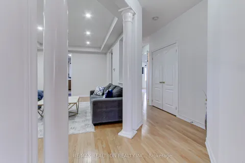 79 Apple Valley Way, ON L6P 0W4