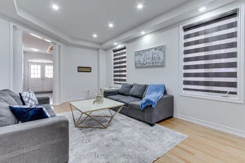 79 Apple Valley Way, ON L6P 0W4