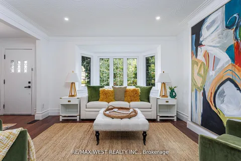 12 Brentwood Road, ON M8Z 3N2