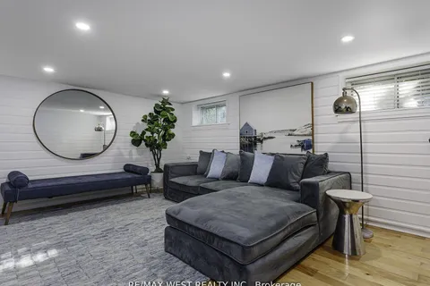 12 Brentwood Road, ON M8Z 3N2