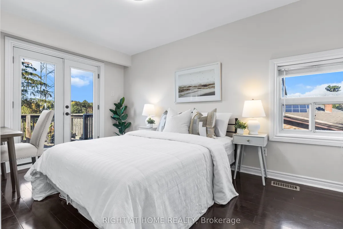 10 Haliburton Avenue, ON M9B 4Y2