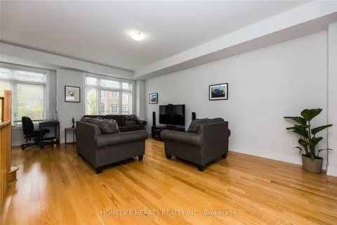 18 Whitehorn Lane, ON L7G 0K1