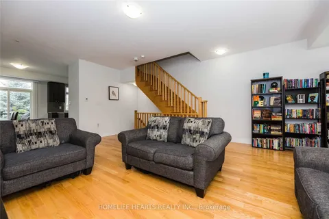 18 Whitehorn Lane, ON L7G 0K1