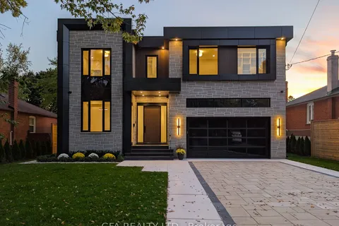 1526 Garnet Avenue, ON L5G 4C8