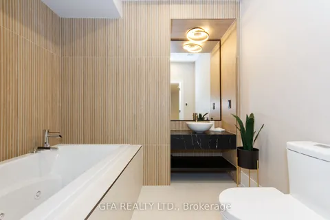 1526 Garnet Avenue, ON L5G 4C8