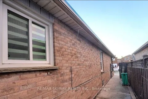 104 Torrance Wood, ON L6Y 4L4