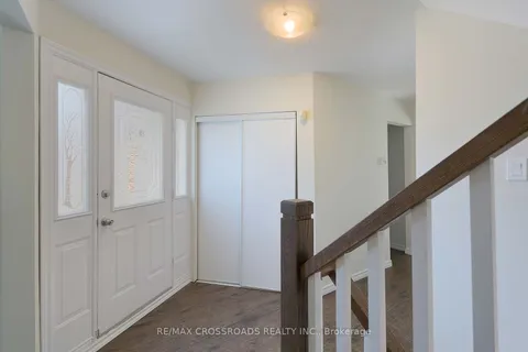 17 Brownridge Crescent, ON M9V 4M5