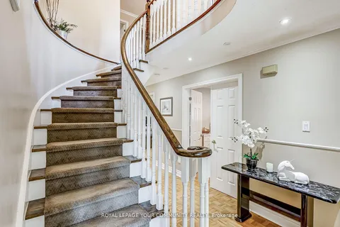 1045 Sherwood Mills Boulevard, ON L5V 1R3