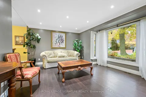 16 Kingsborough Crescent, ON M9R 2T9