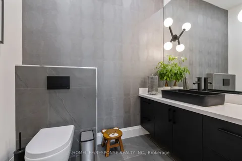 2110 Courtland Crescent, ON L4Y 1V2