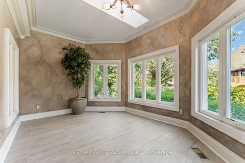 2239 Rosegate Drive, ON L1W 3K3