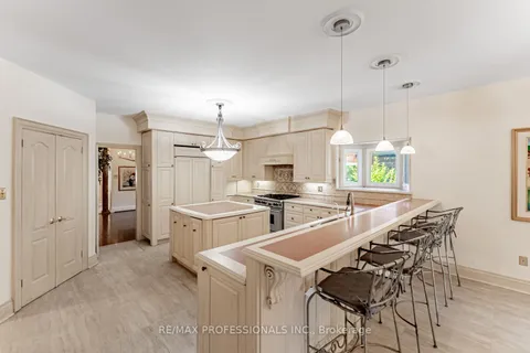 2239 Rosegate Drive, ON L1W 3K3