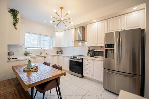 6 Abercove Close, ON L6Y 6E6