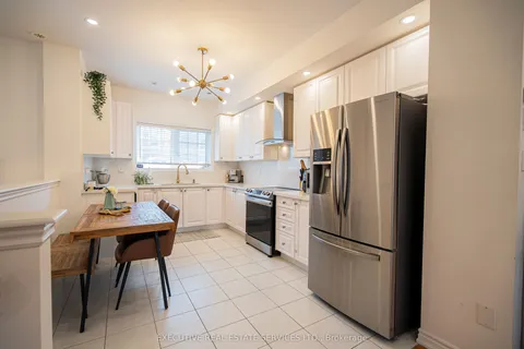 6 Abercove Close, ON L6Y 6E6