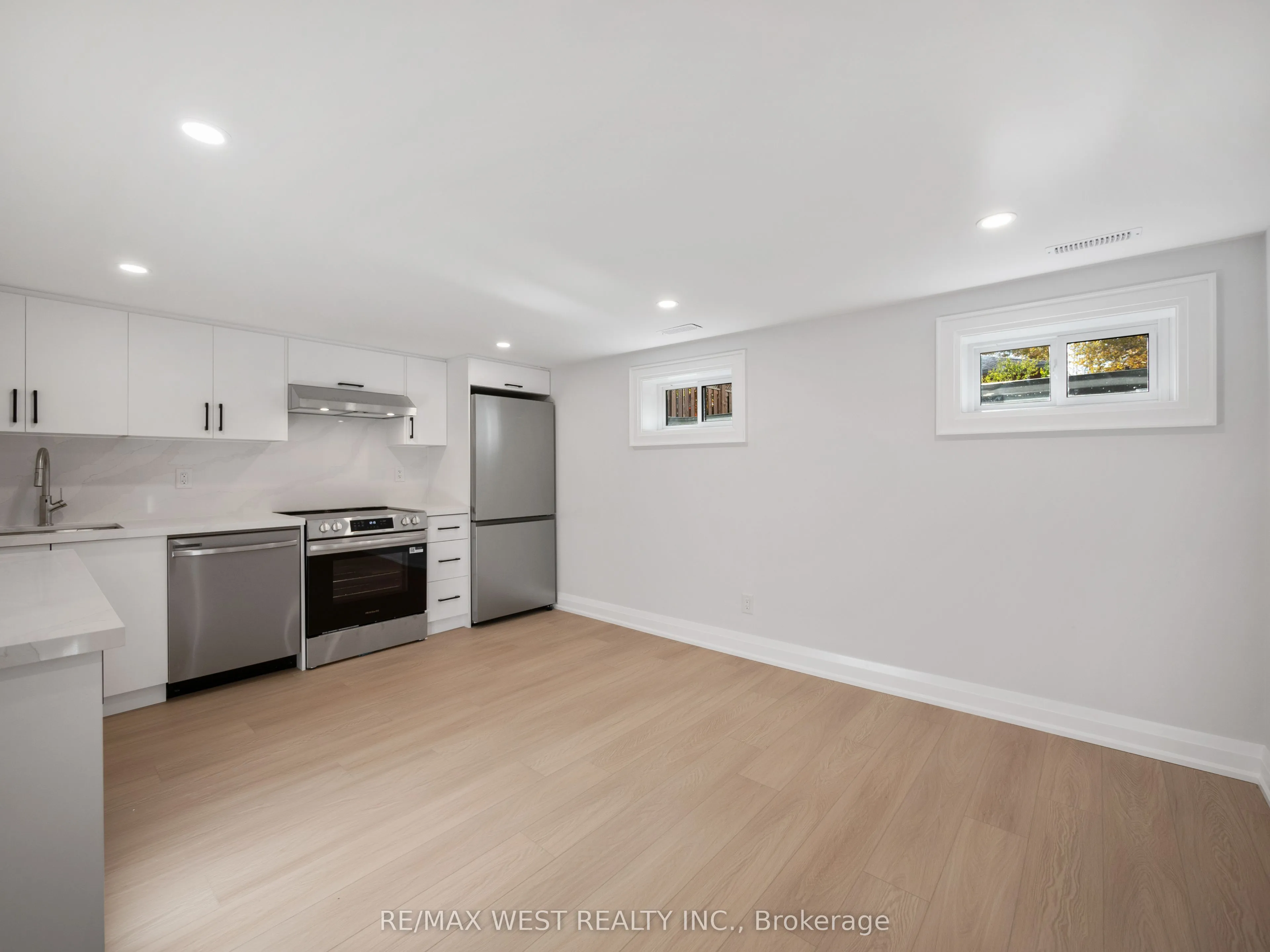 24 Appledale Road, ON M9B 5G4