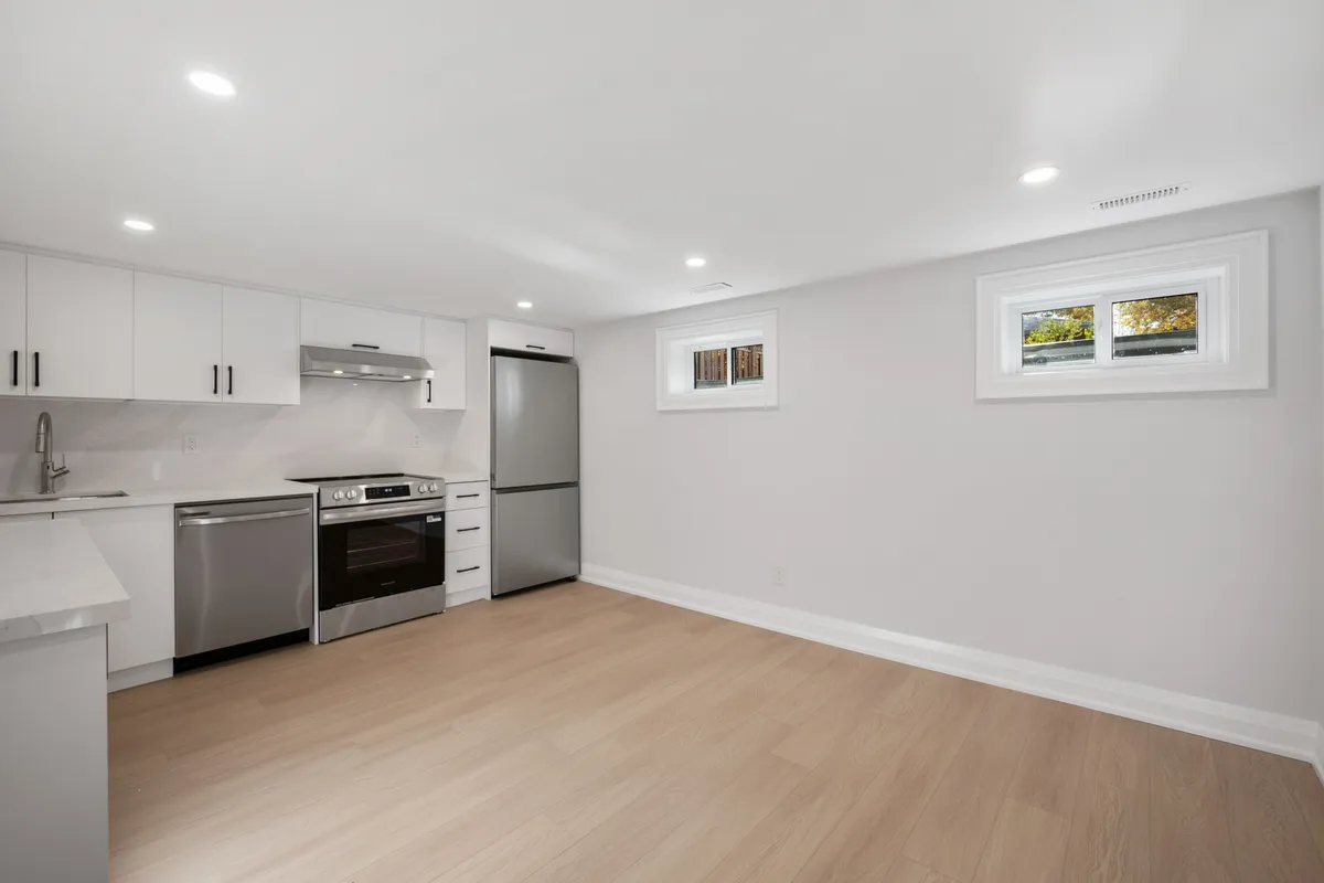 24 Appledale Road, ON M9B 5G4