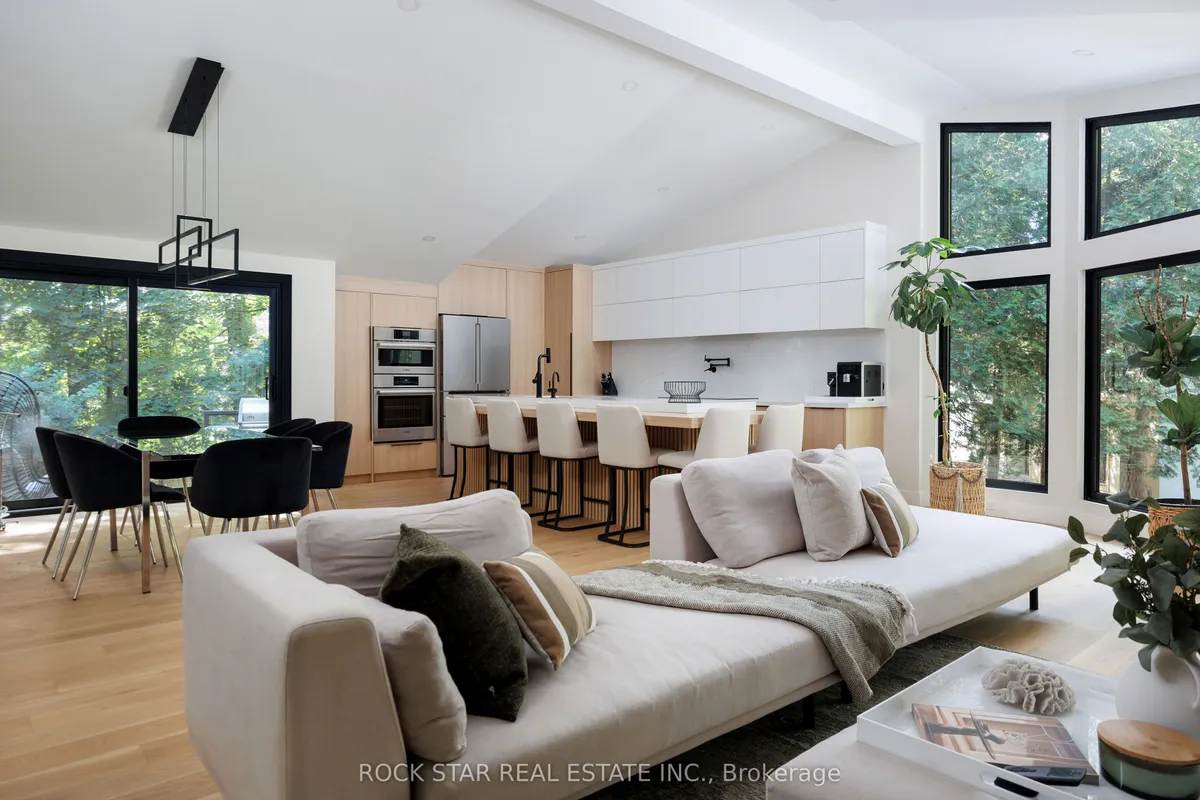 1113 GREENOAKS Drive, ON L5J 3A1