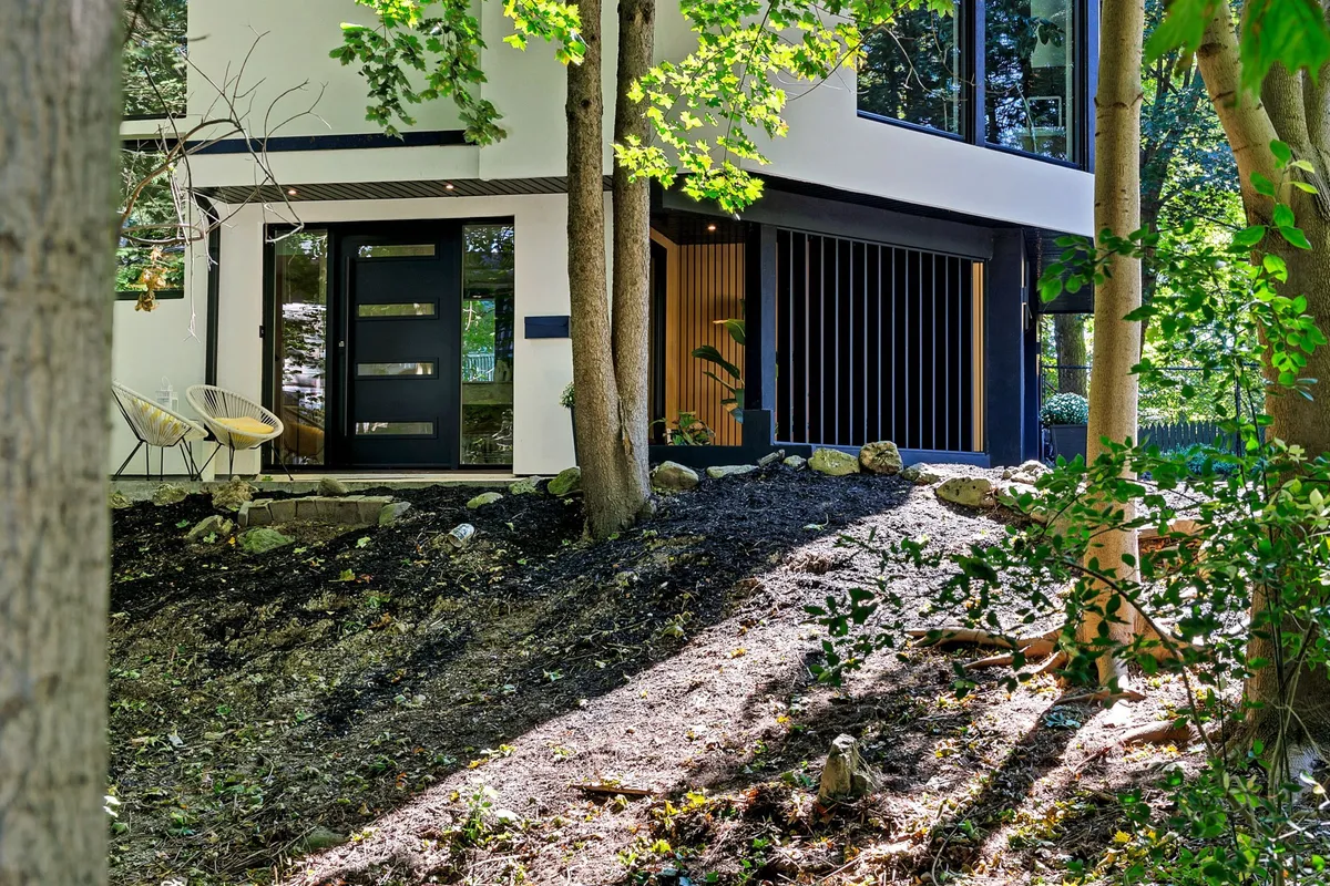 1113 GREENOAKS Drive, ON L5J 3A1