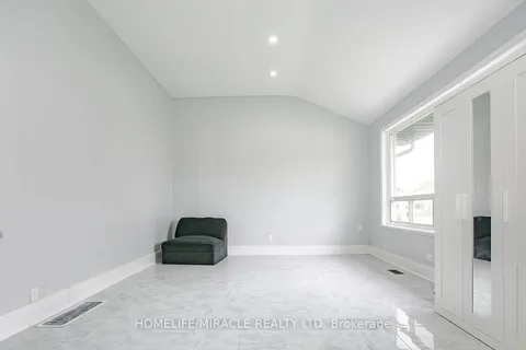 76 Raylawn Crescent, ON L7G 4N1