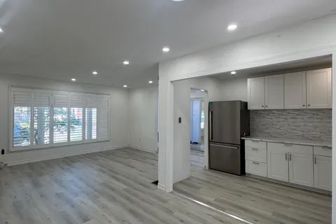 10 Heatherside Court, ON L6S 1N9