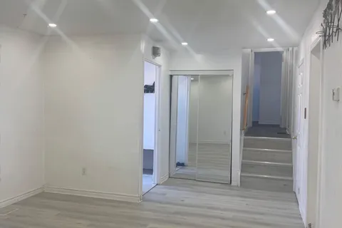 10 Heatherside Court, ON L6S 1N9