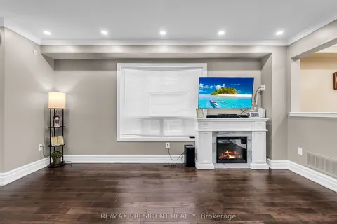 82 TARQUINI Crescent, ON L7E 2Z5