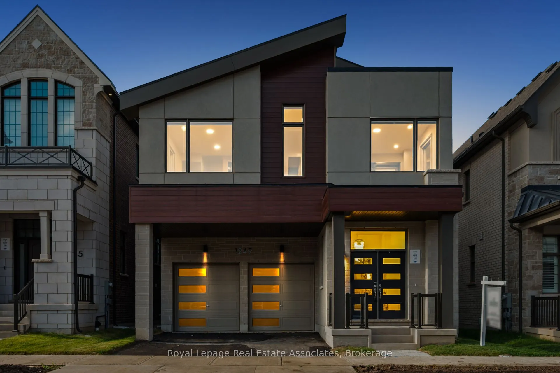 1249 Onyx Trail, ON L6H 8A8