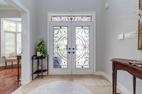 5 Xavier Court, ON L6Y 5S1