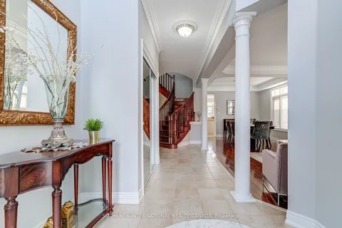 5 Xavier Court, ON L6Y 5S1