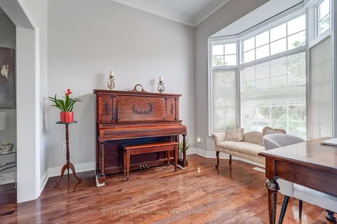 5 Xavier Court, ON L6Y 5S1