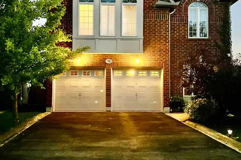 796 Alliance Court, ON L5V 3C4