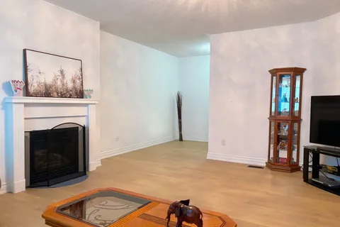 796 Alliance Court, ON L5V 3C4