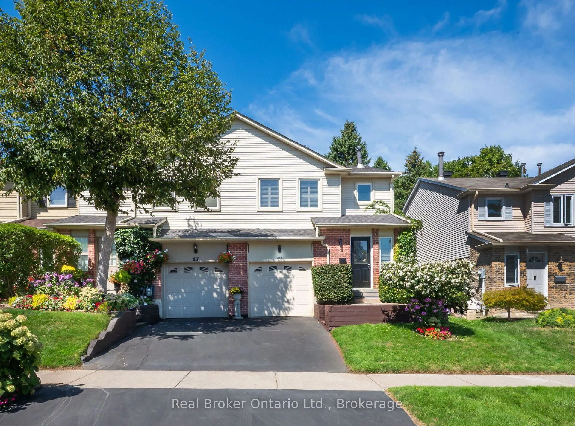 815 Sweetwater Crescent, ON L5H 4A7