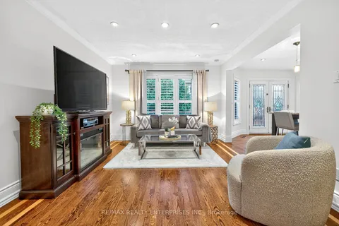 336 Oakridge Court, ON L6H 5T9