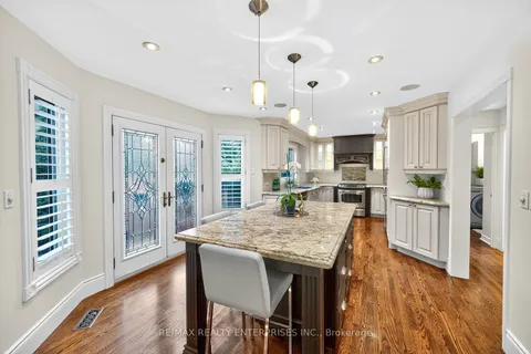 336 Oakridge Court, ON L6H 5T9