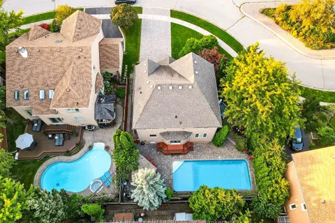 336 Oakridge Court, ON L6H 5T9