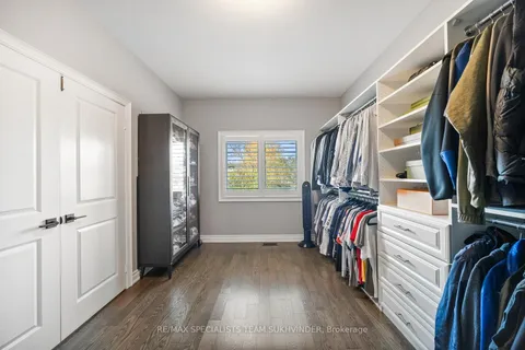 34 Burlwood Road, ON L6P 4E8