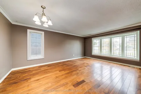 8 Midhurst Drive, ON M9V 1Z7