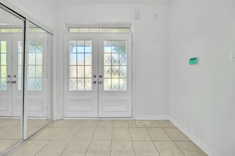 450 Tilt Point, ON L9T 7Y5