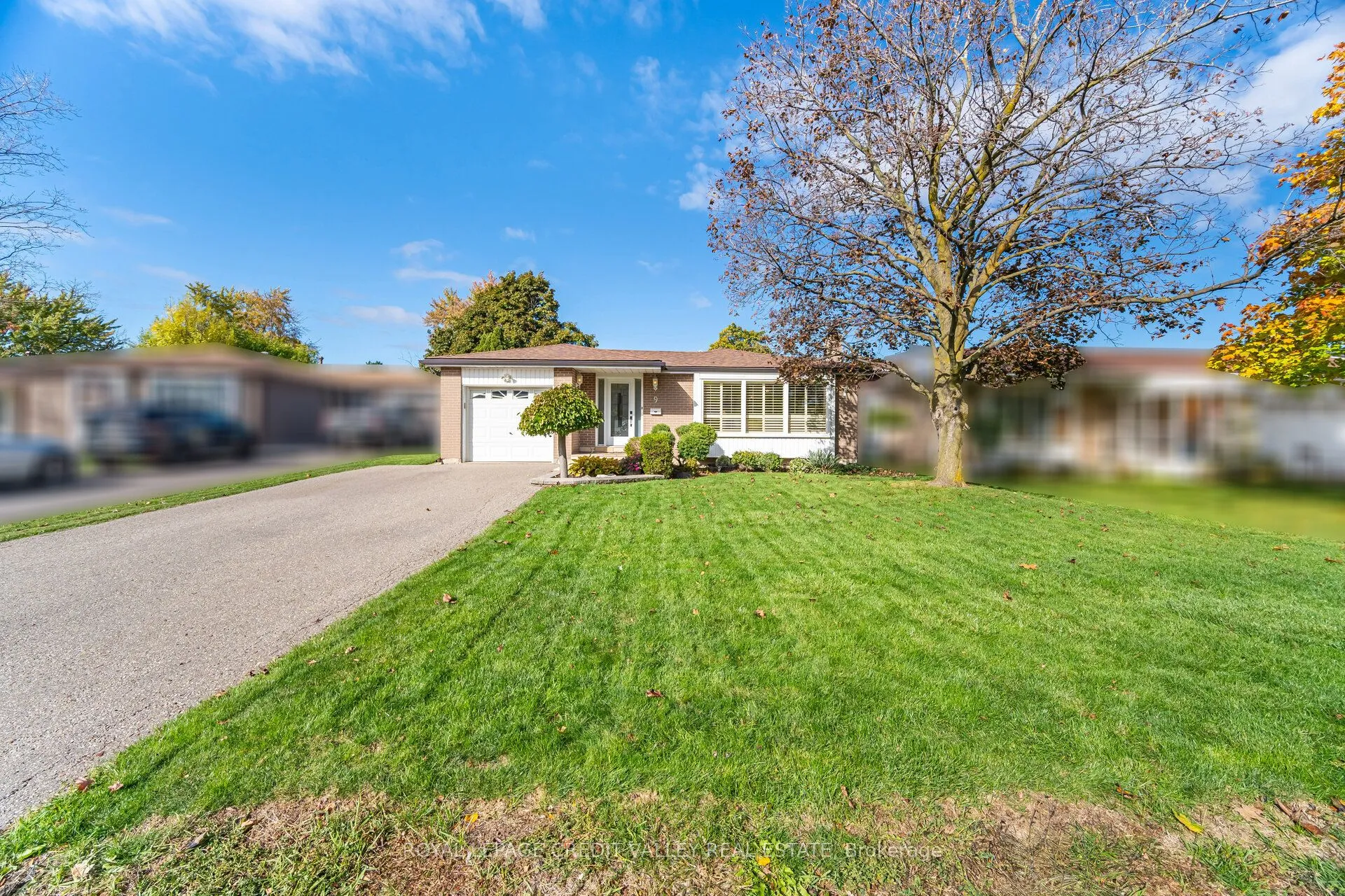 9 Glenora Crescent, ON L6S 1E1