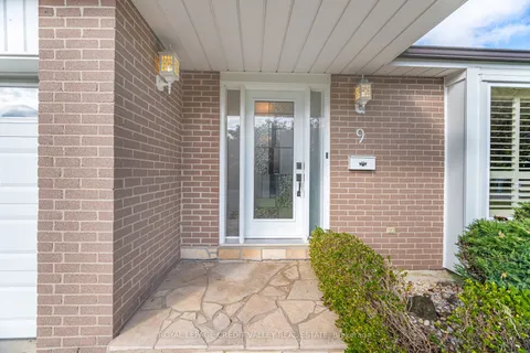 9 Glenora Crescent, ON L6S 1E1