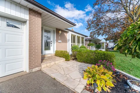 9 Glenora Crescent, ON L6S 1E1