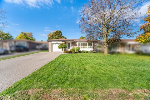 9 Glenora Crescent, ON L6S 1E1