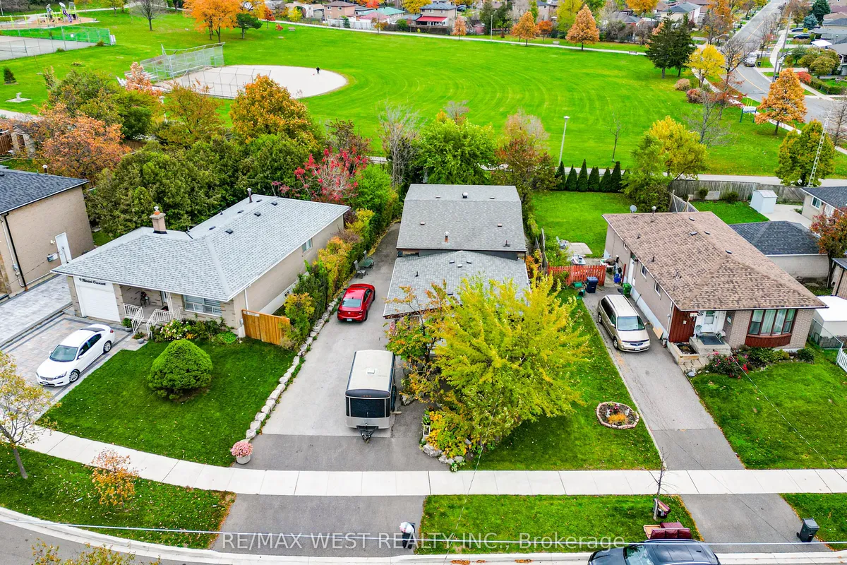 7 Bimini Crescent, ON M3N 1S1