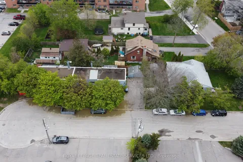 1083 Seneca Avenue, ON L5G 3X4