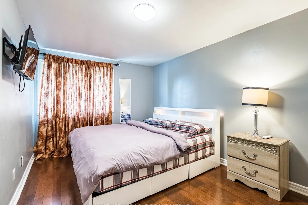 11 Hector Court, ON L6S 1P1