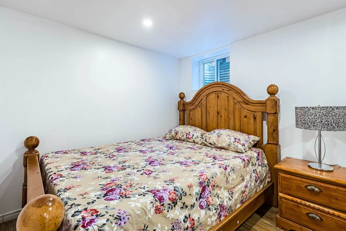 11 Hector Court, ON L6S 1P1