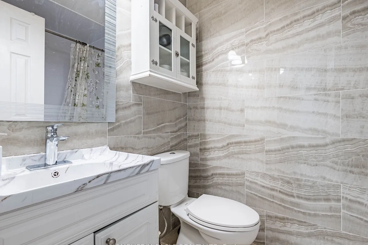 11 Hector Court, ON L6S 1P1